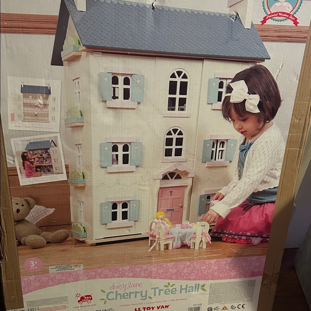 Cherry Tree Hall Dollhouse